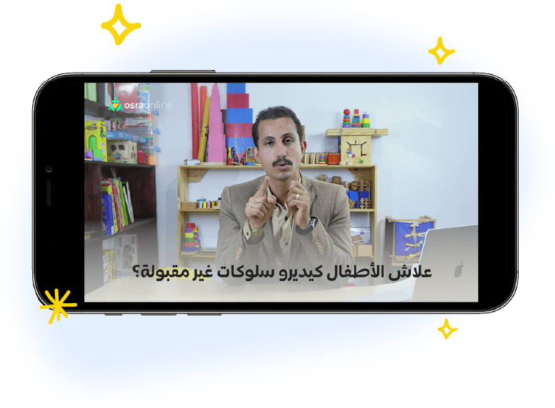 صورة جهاز لوحي يعرض مدربة ABA تقدم نصائح عملية للأهل